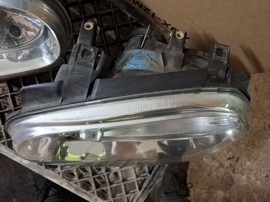 Volkswagen Golf IV Lampy Przód Komplet 015B 016B