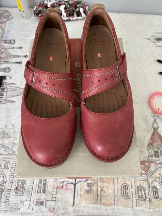 Clarks 37.