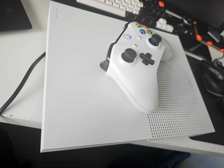 Игровая приставка Xbox One S