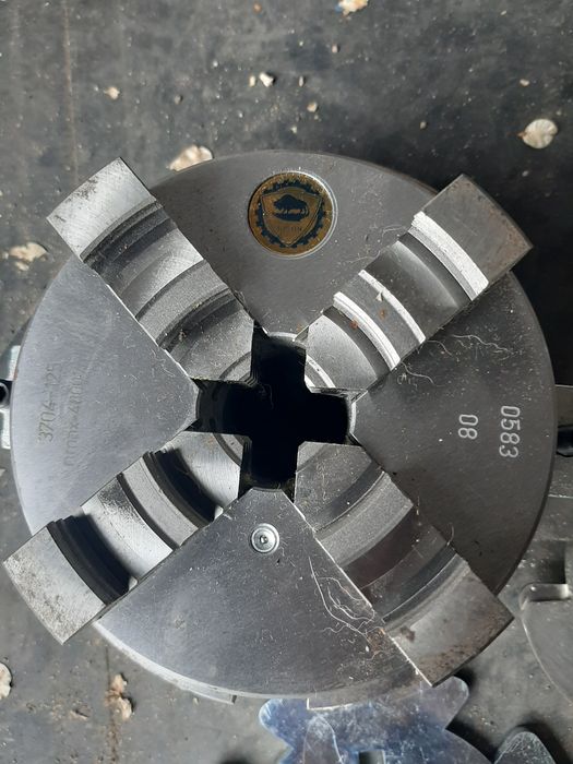 Бабка -патрон зажимной 125мм