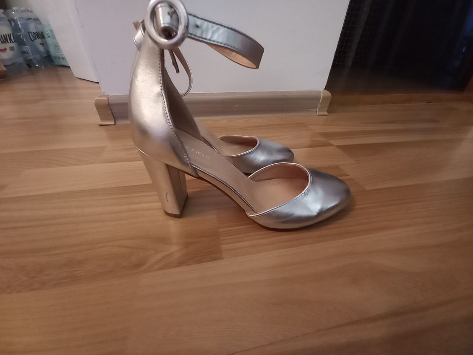 Szpilki sandałki rozmiar 38