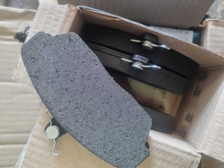 Гальмівні колодки передні ГАЗЕЛЬ 3302, 2705, 2217