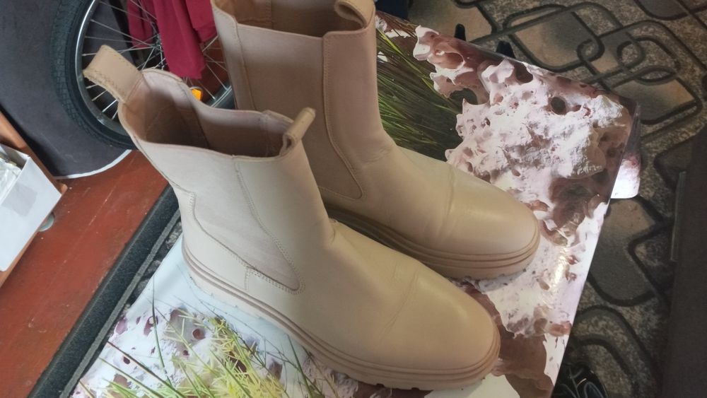 Жіночі шкіряні чобітки продам