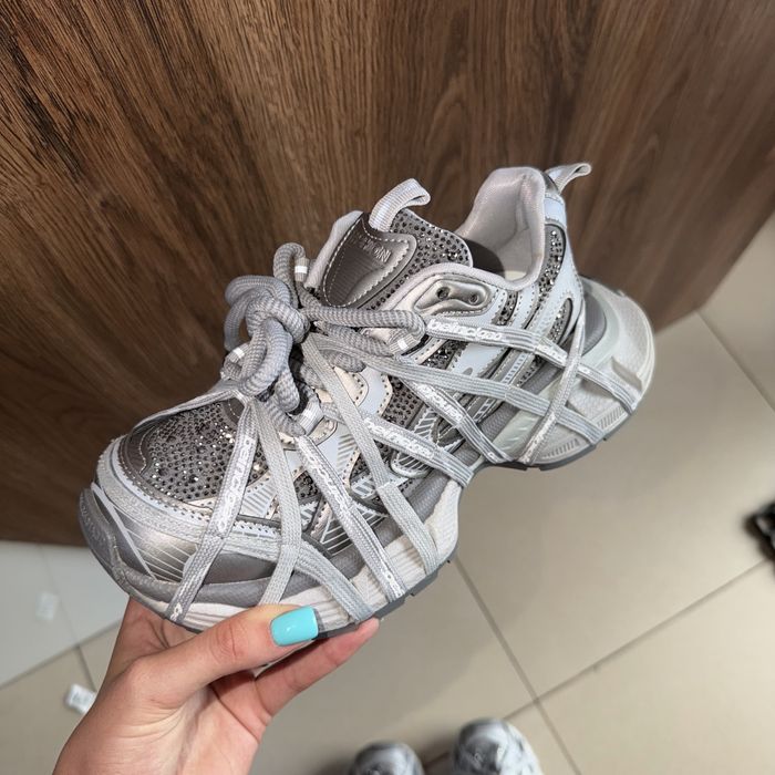 Кросівки зі стразами balenciaga