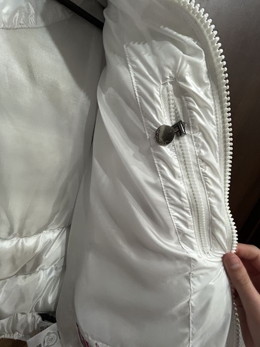 біла куртка монклер зимня