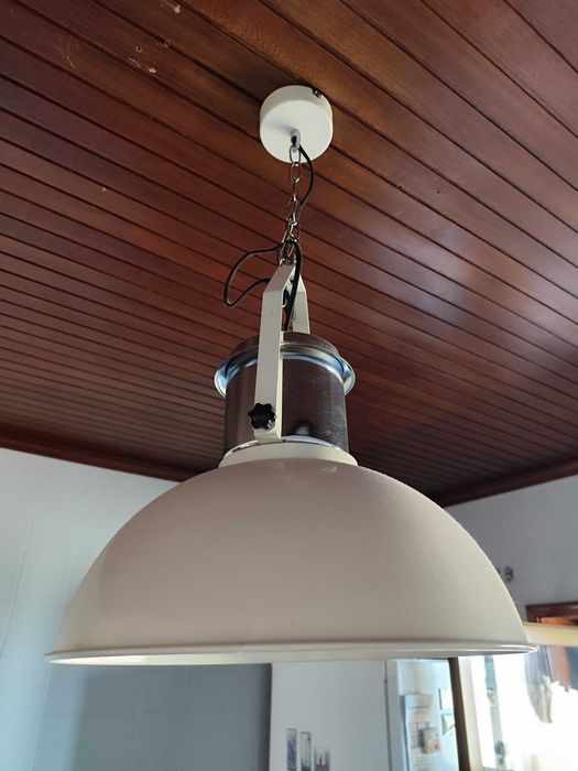 Candeeiro suspenso lacado cor marfim