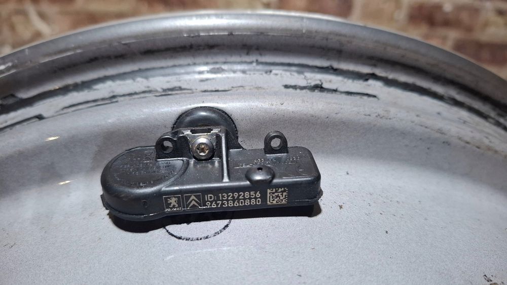 felgi aluminiowe koła 18 235/45 5x108 et27 peugeot rcz 2010- rok