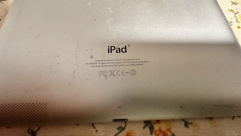 Ipad 4, гарний стан, екран цілий, батарея добре тримає