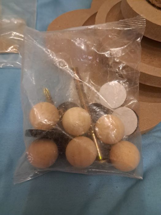 Когтеточка с игрушками для кота