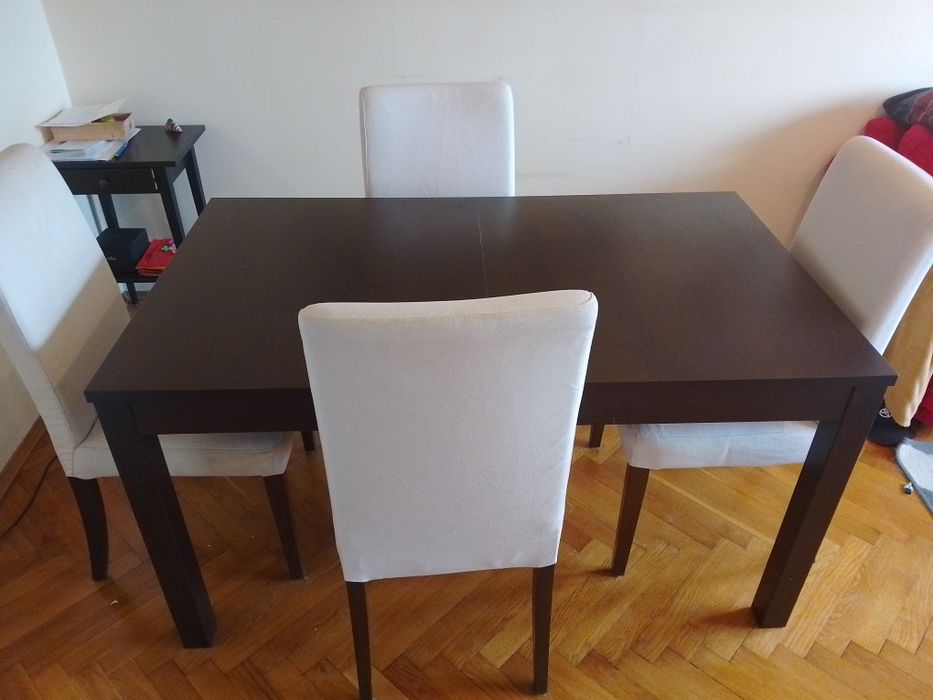 Stół rozkładany z krzeslami