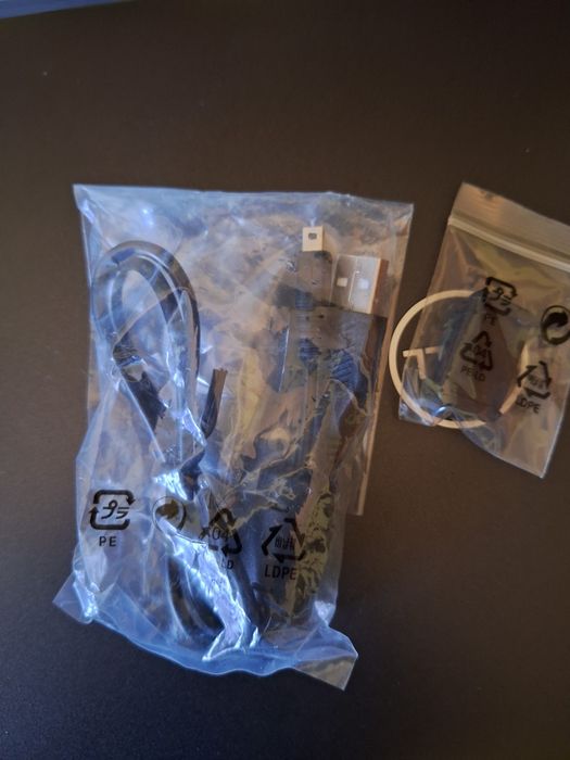 Vendo caixa original da Canon D750, com cabo de dados