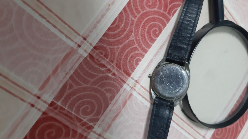 Relógio de pulso, antigo e a funcionar