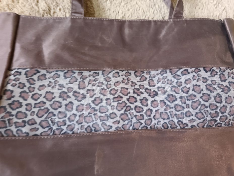 Śliczna i modna torebka do ręki. Priv zwierzęcy