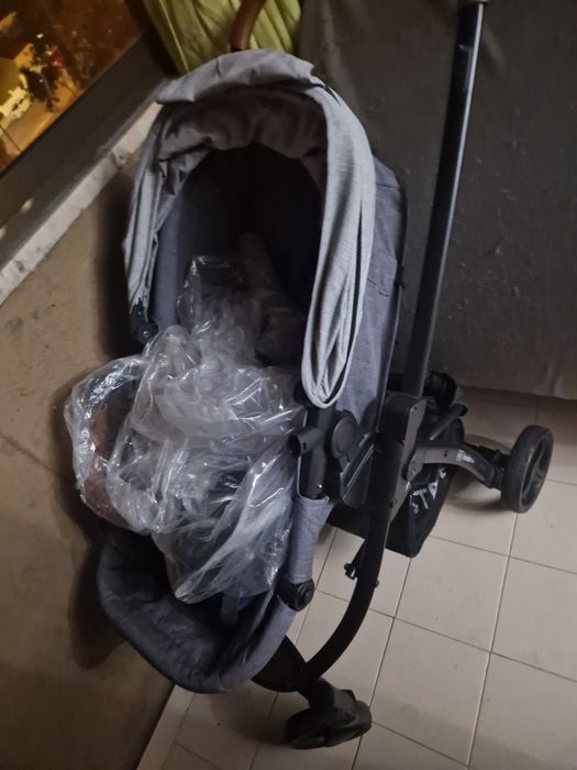 Vendo carrinho de bebé
