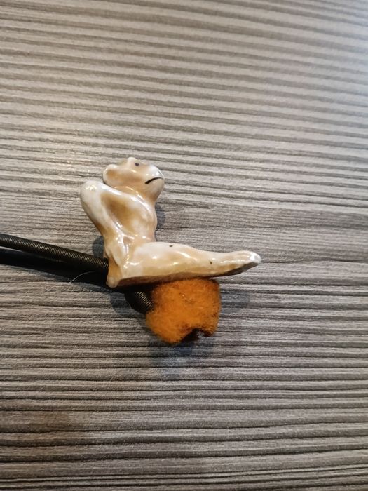 Kolekcjonerska małpka PRL P9