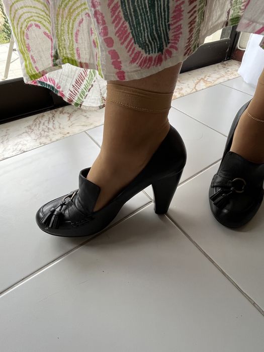 Sapatos de salto alto pretos