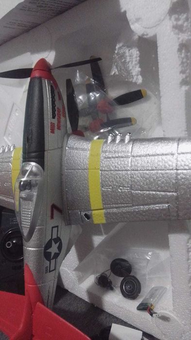 Avião RC F4U Corsair – Volantex Warbird Series 400 (com comando)