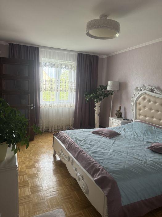 Продаж будинку нерухомість