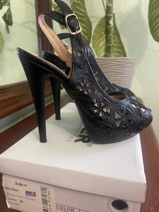 Босоніжки з екошкіри