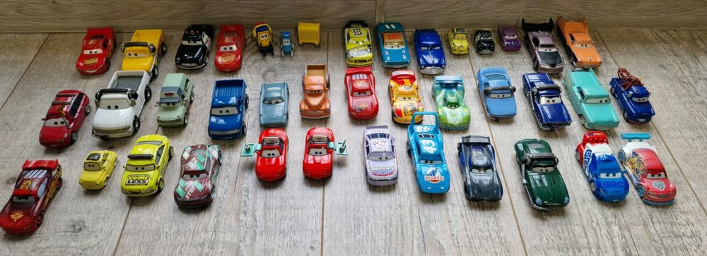 Samochodziki z serii bajki Auta i auta 2