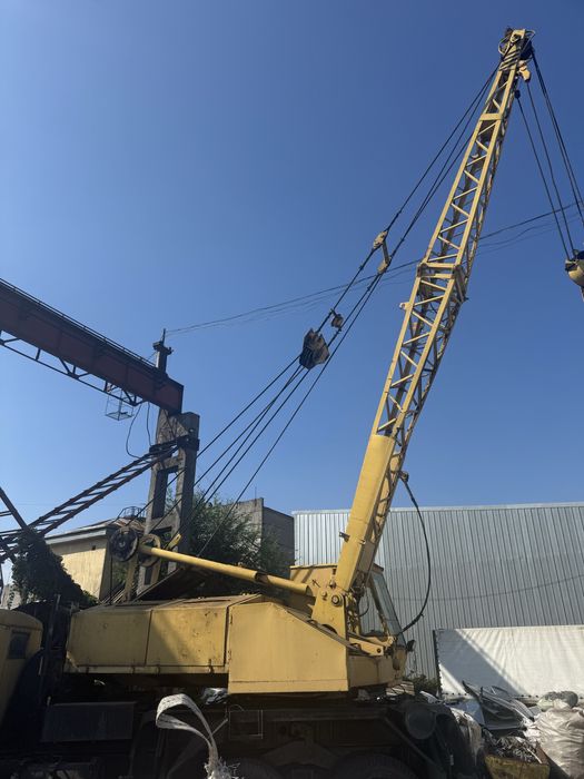 Автокран краз дизельелектричний