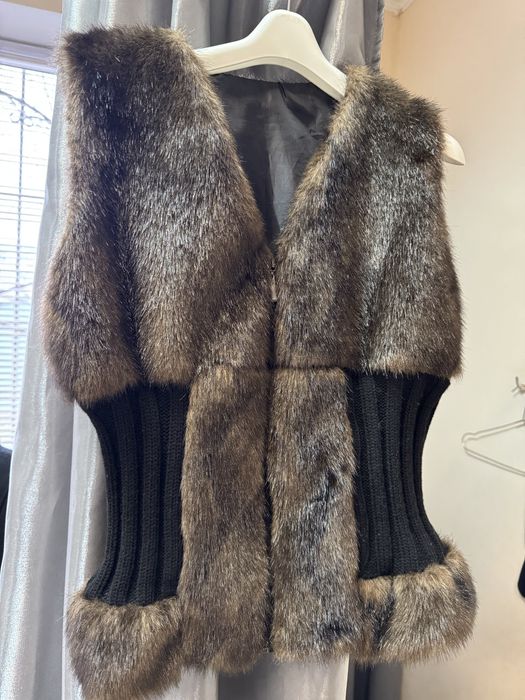Меховая теплая  жилетка