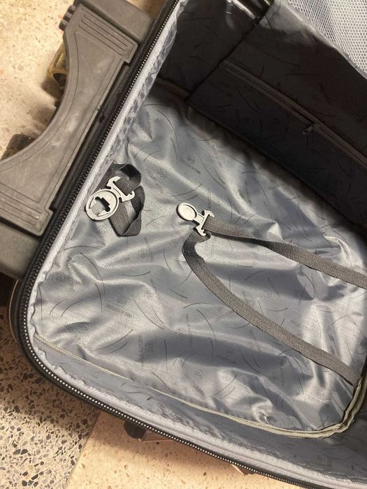 Mala de Viagem Preta com Rodas