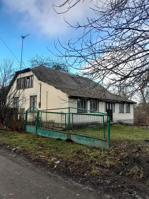 Продам будинок неподалік міста