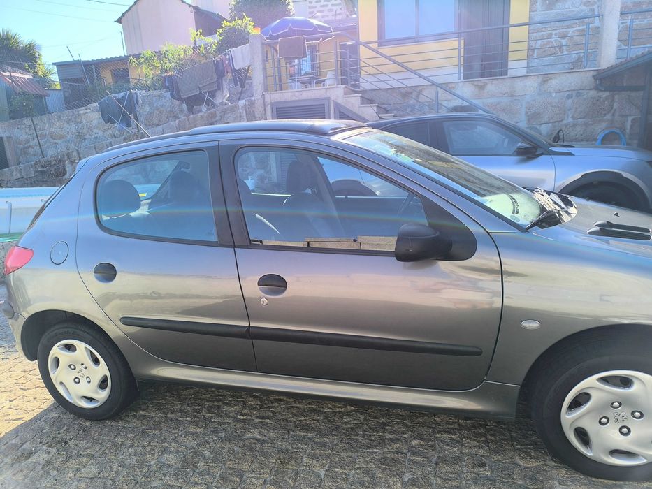 Vendo Peugeot 206 em bom estado foto 2