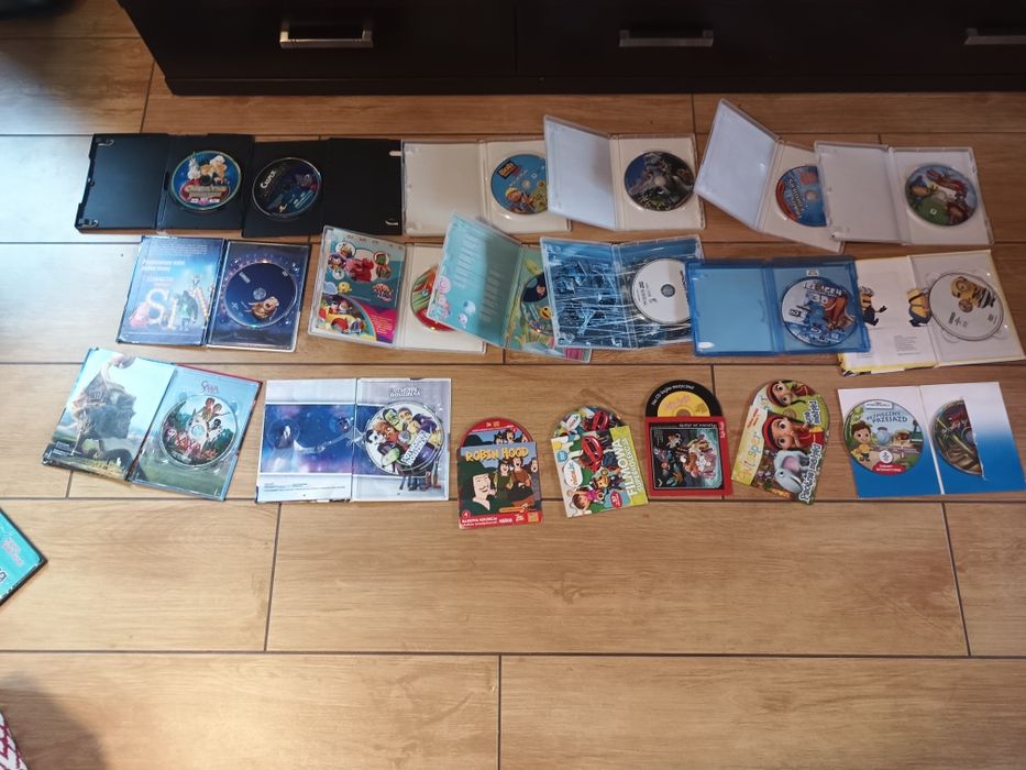 19 płyt DVD i CD bajki i filmy dziecięce