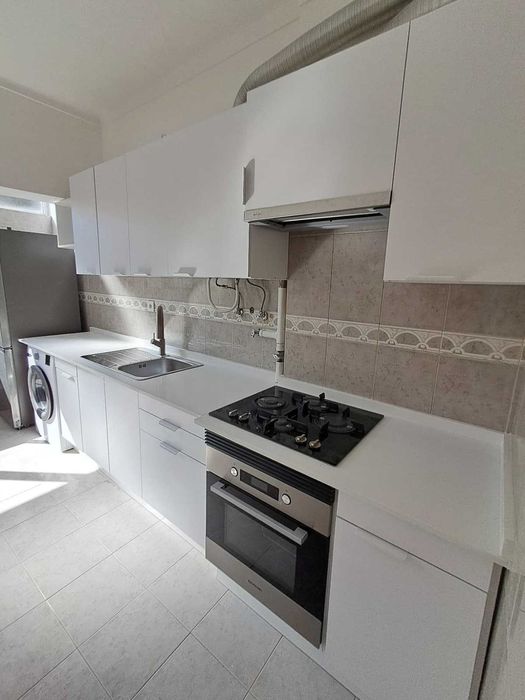 Modernidade e Conforto na Mina de Água, Amadora Quartos Individuais em T6 Totalmente Remodelado – Rua Sebastião da Gama