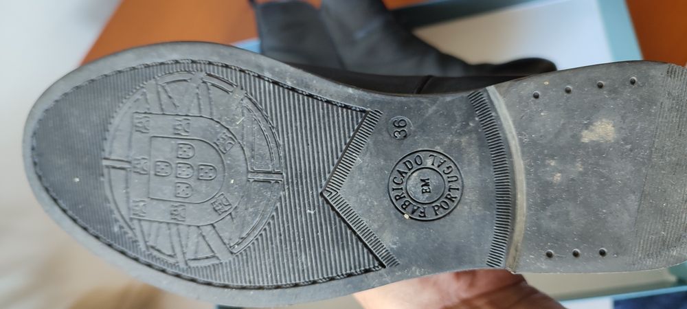 Botas em pele marca Tapadas