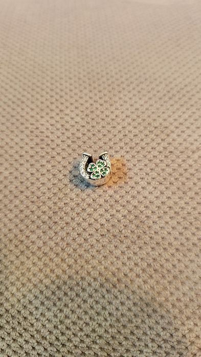 Charms Pandora koniczynka z podkową.