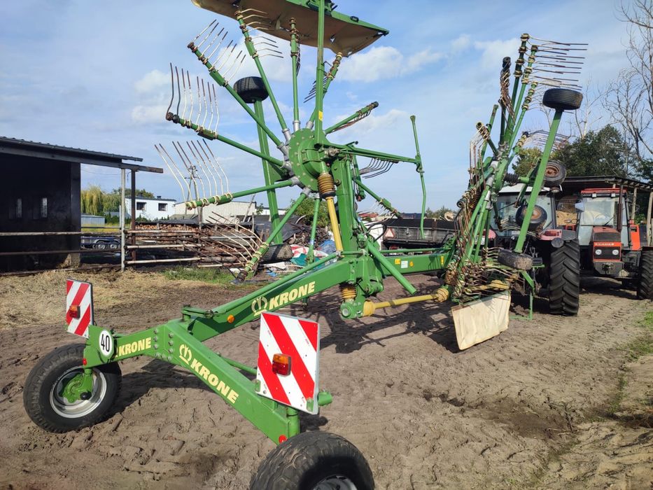 Grabiarka Zgrabiarka Krone Swadro 810