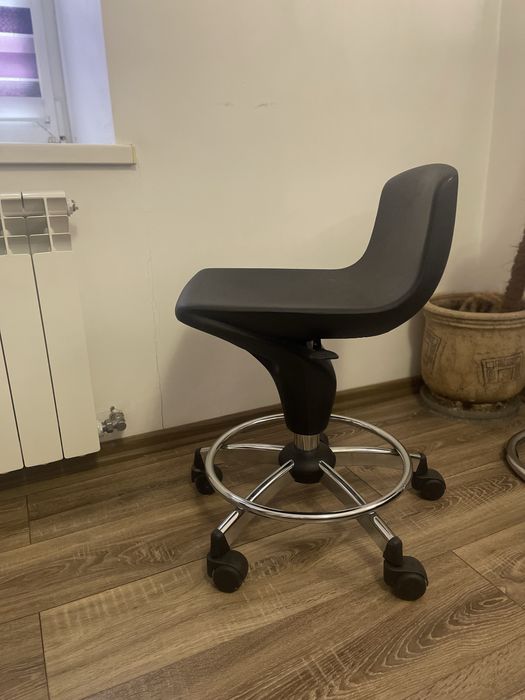 Продам стул ASTRAL , для педекюра