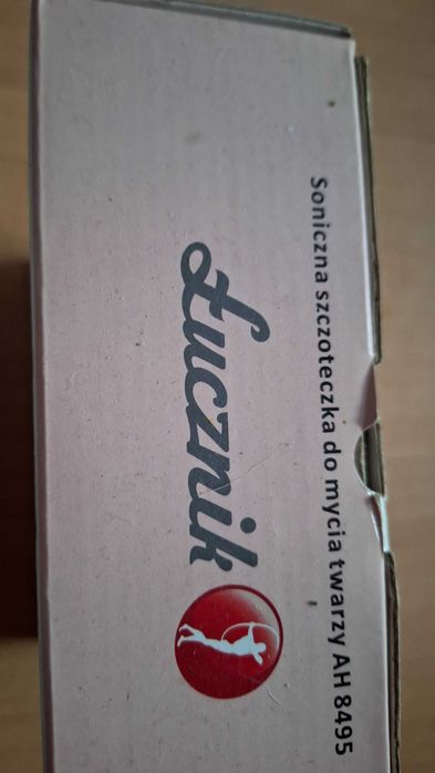 Szczoteczka soniczna do mycia twarzy.