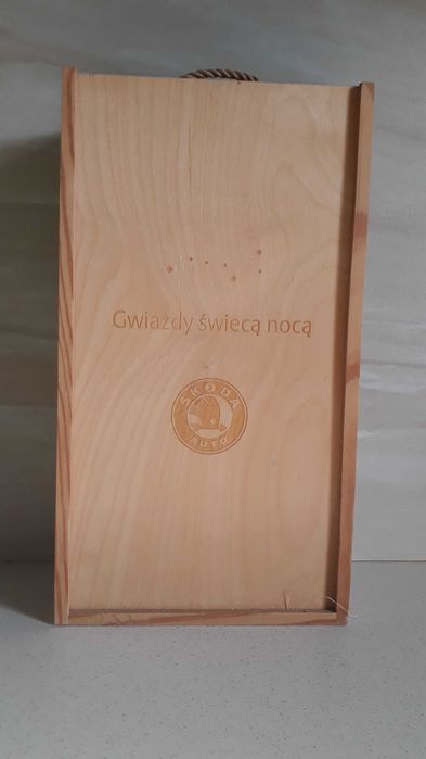 Skrzyneczka z 2 kieliszkami i ... z 1999 roku