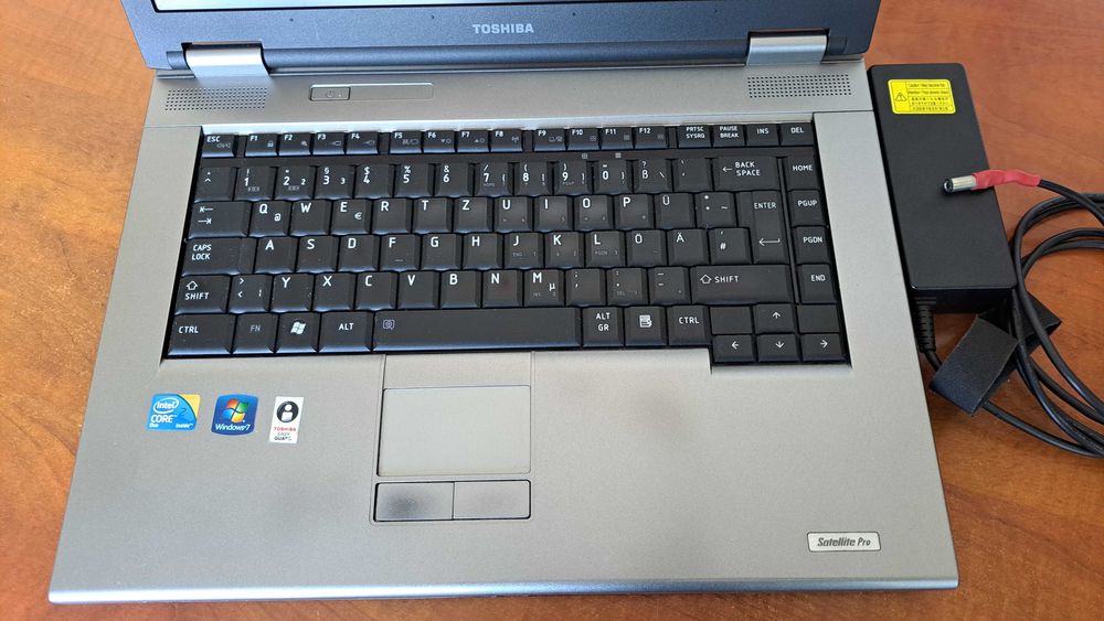 Laptop  Toshiba satelite pro S300L-135
