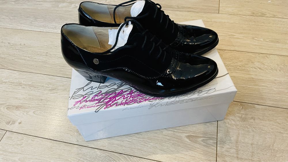 Buty markowe skórzane r. 39 ale to bardziej 40 (26,5cm)  bdb