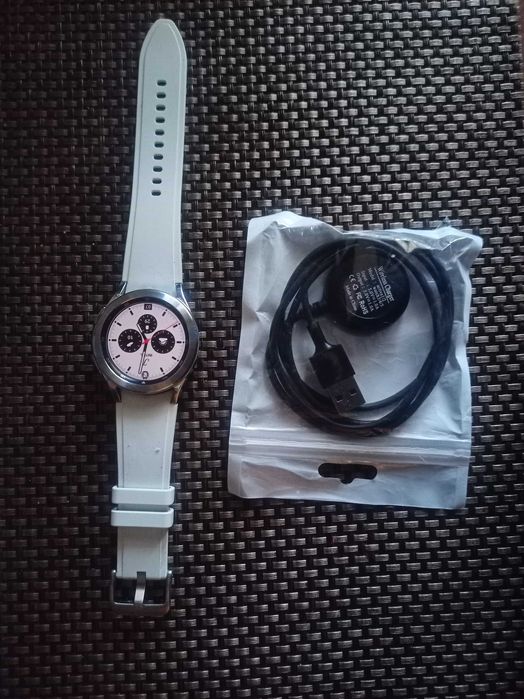 Продам смарт годинник Samsung Galaxy Watch 4 Classic 42mm оригінал