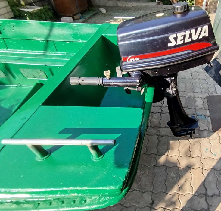 Продам гребную лодку Ерш