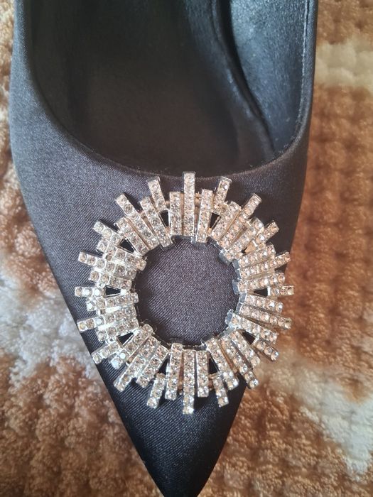 Sapatos de salto como novos