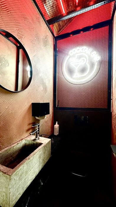 Продаж фасадного приміщення з ремонтом та комплектацією