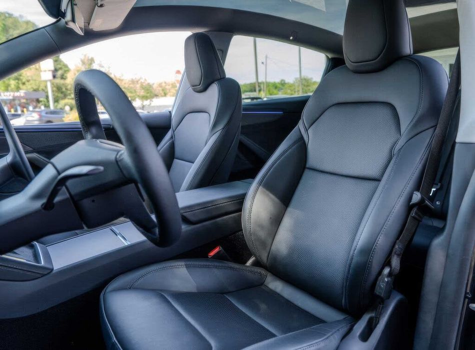 Tesla Model Y Long Range      2026