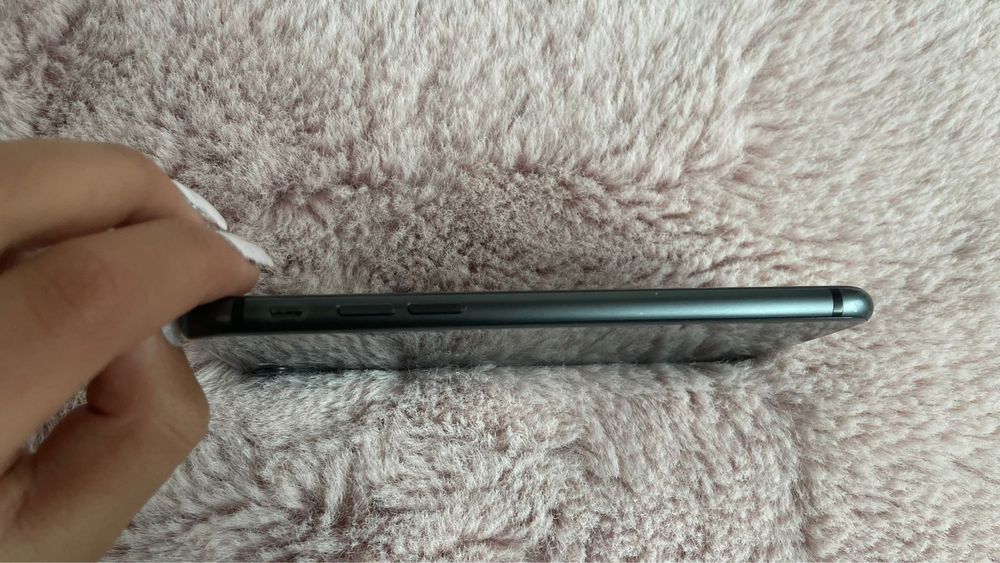 Iphone 8  64gb touch id