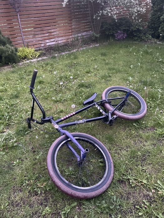 BMX z pegami opis