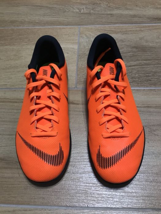 Buty Nike Jr VAPORX 12 CLUB do piłki nożnej rozmiar 38,5