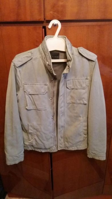 Осенне-весенняя курточка в хорошем состоянии.