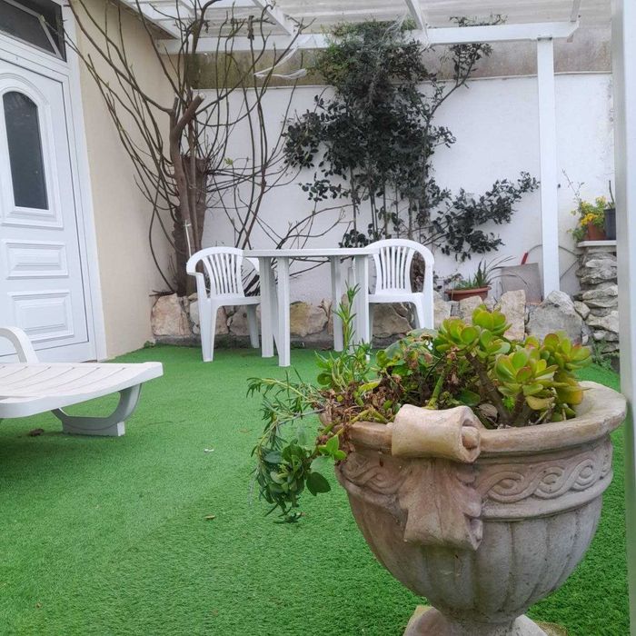 Quarto para arrendar, despesas incluídas, com casa da banho e pequena cozinha uso privado, em Fatima