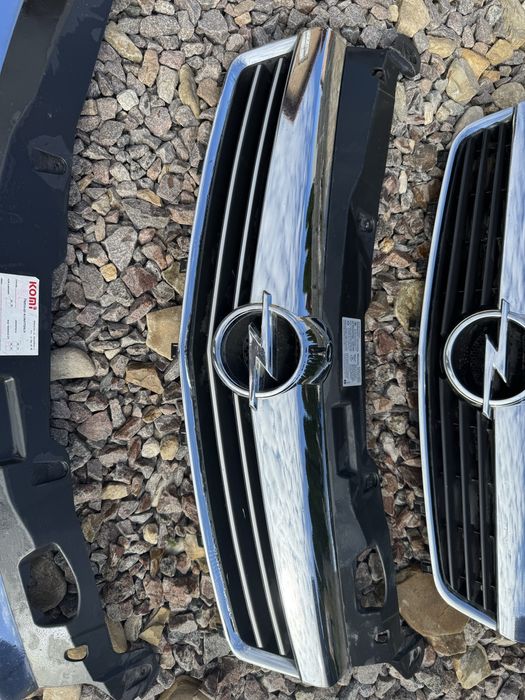Решітка радіатора Opel (Astra H) (Zafira B) рестайл